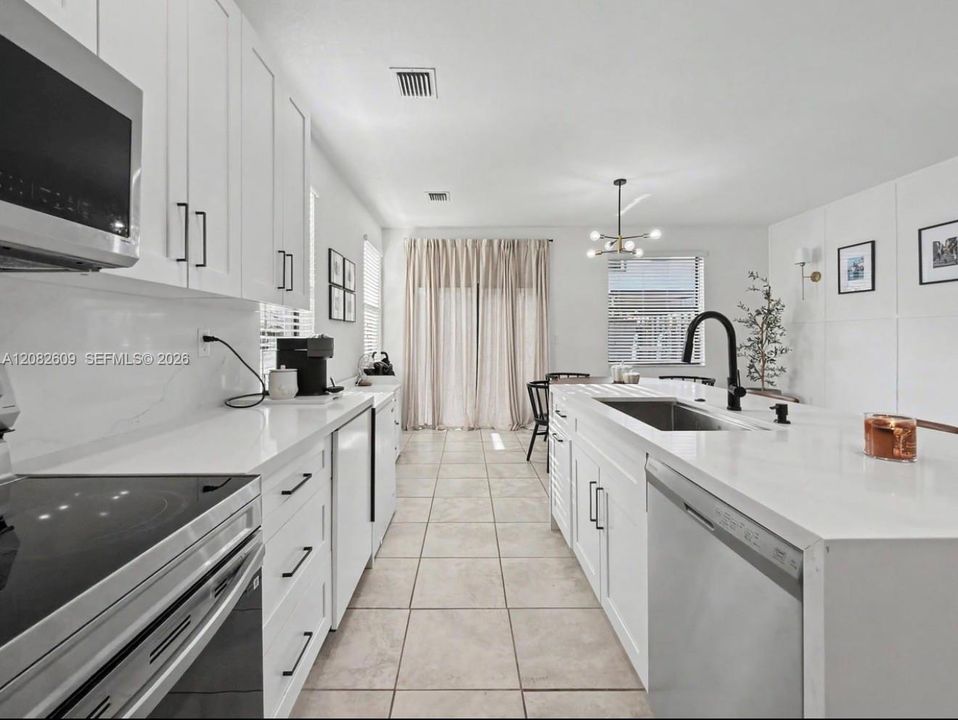 For Sale: $400,000 (3 beds, 2 baths, 1524 Square Feet)