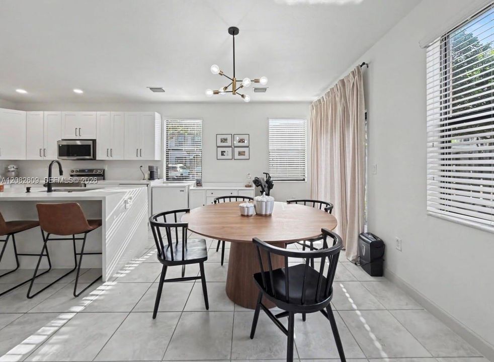 For Sale: $400,000 (3 beds, 2 baths, 1524 Square Feet)