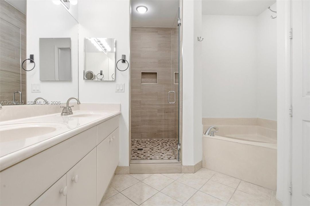 En Venta: $650,000 (3 camas, 2 baños, 1560 Pies cuadrados)