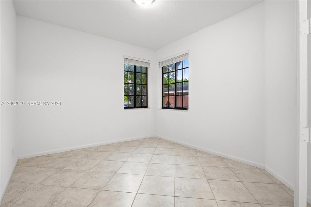 En Venta: $650,000 (3 camas, 2 baños, 1560 Pies cuadrados)