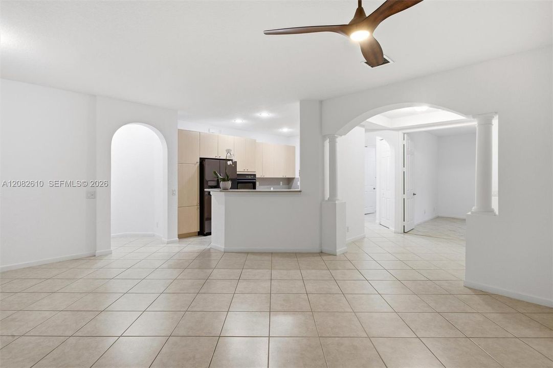 En Venta: $650,000 (3 camas, 2 baños, 1560 Pies cuadrados)