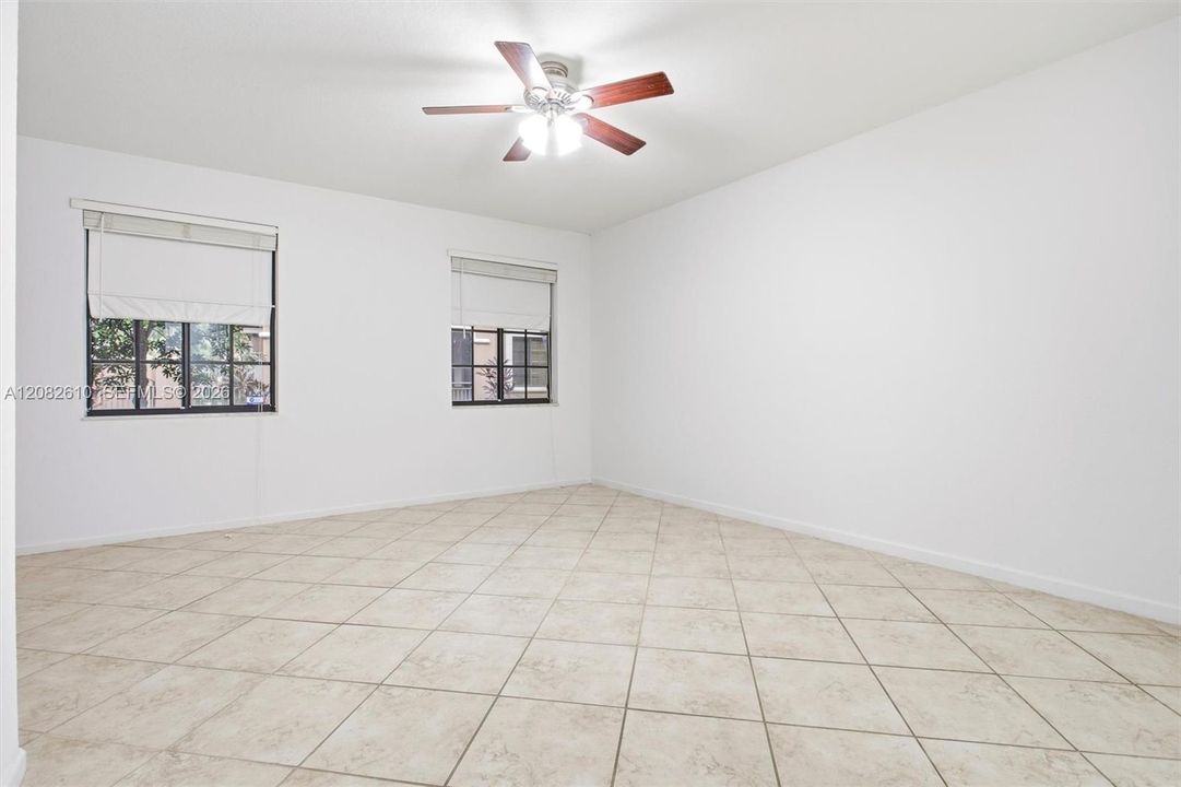 En Venta: $650,000 (3 camas, 2 baños, 1560 Pies cuadrados)
