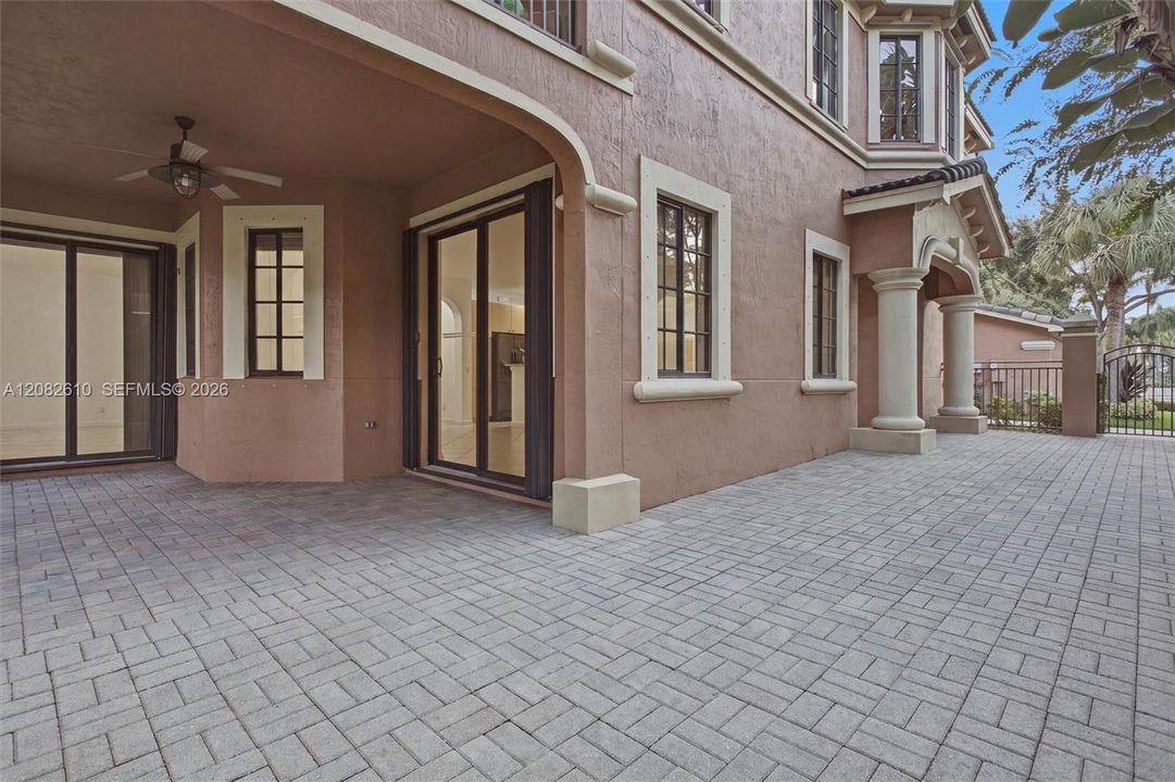 En Venta: $650,000 (3 camas, 2 baños, 1560 Pies cuadrados)