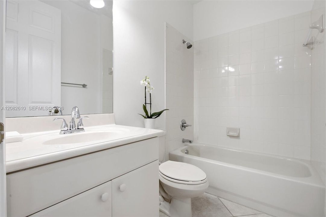 En Venta: $650,000 (3 camas, 2 baños, 1560 Pies cuadrados)