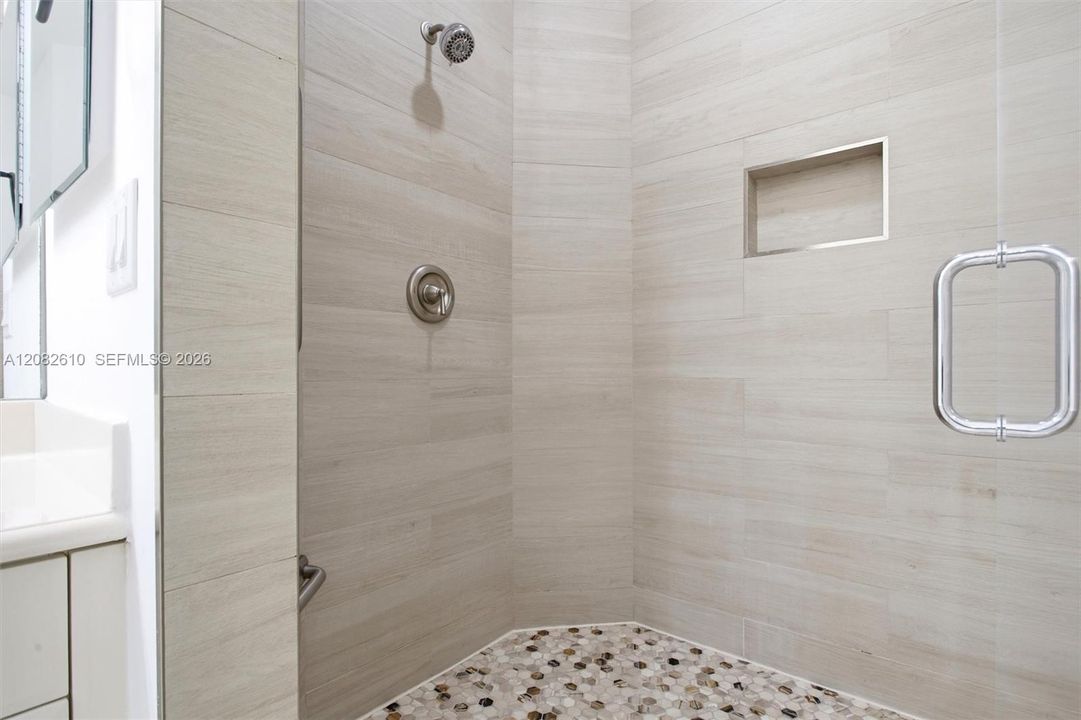 En Venta: $650,000 (3 camas, 2 baños, 1560 Pies cuadrados)