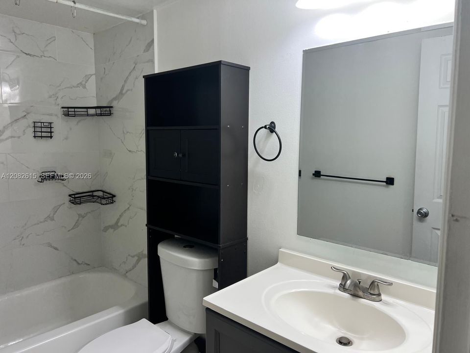 For Rent: $1,750 (1 beds, 1 baths, 689 Square Feet)
