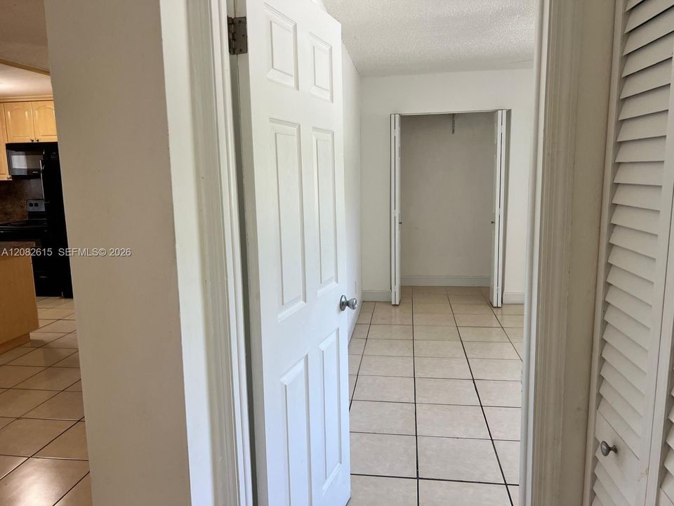For Rent: $1,750 (1 beds, 1 baths, 689 Square Feet)