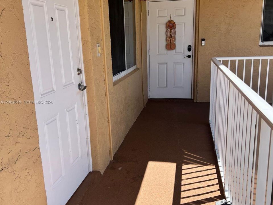 For Rent: $1,750 (1 beds, 1 baths, 689 Square Feet)