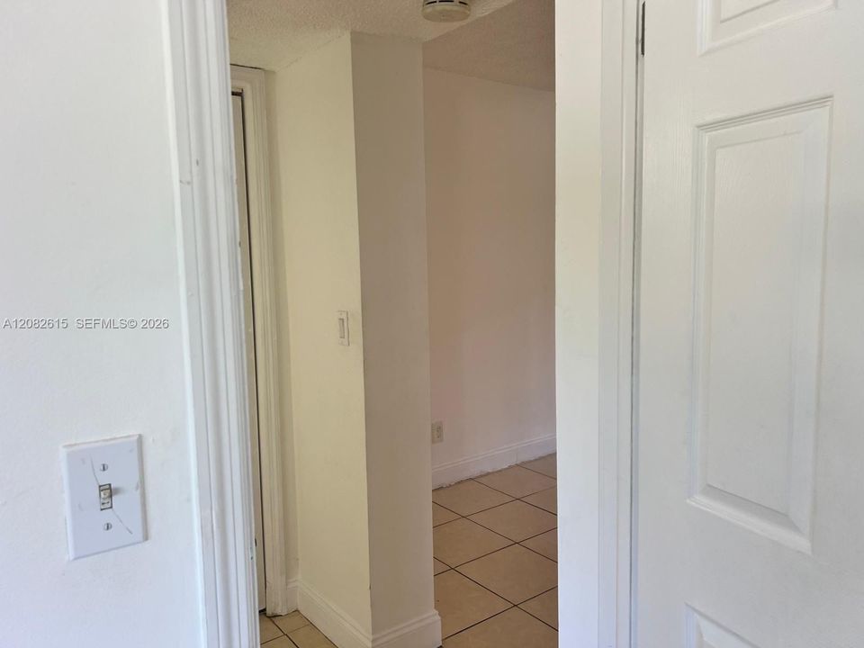 For Rent: $1,750 (1 beds, 1 baths, 689 Square Feet)