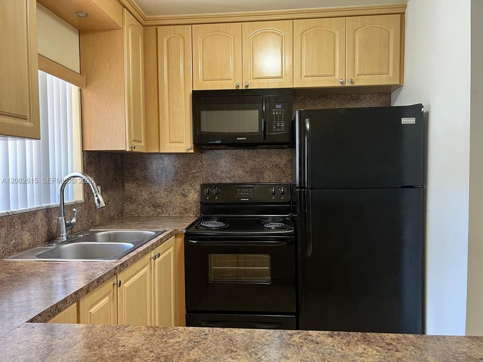 For Rent: $1,750 (1 beds, 1 baths, 689 Square Feet)
