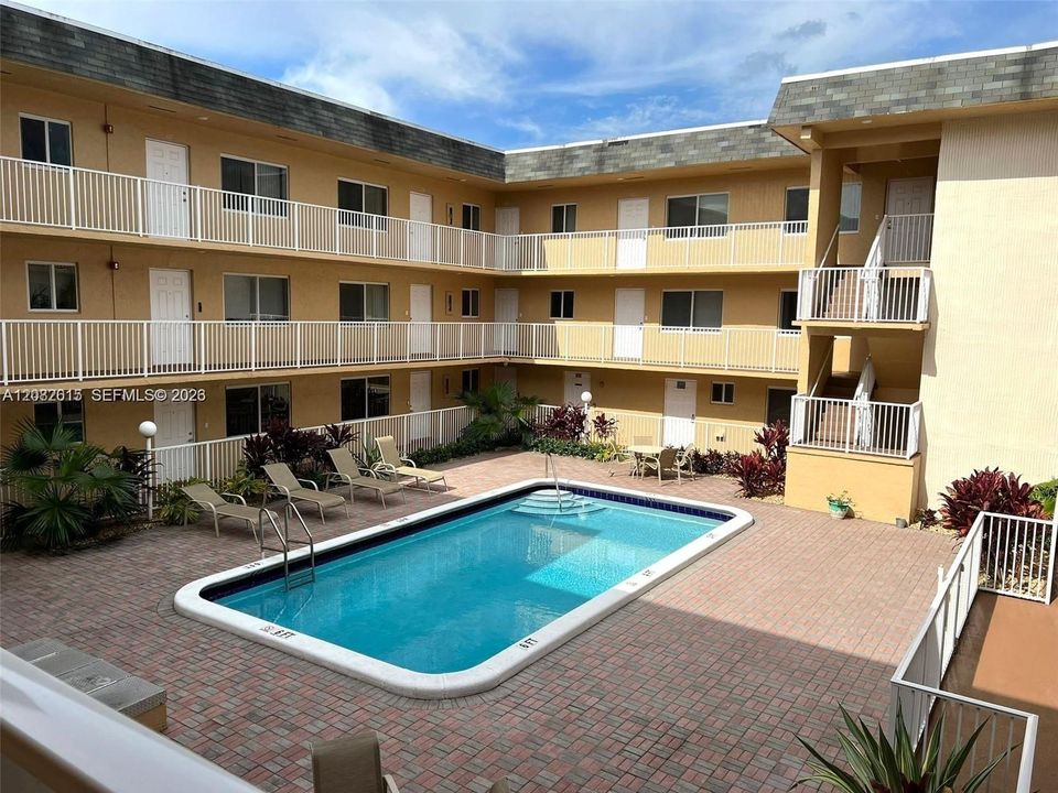 For Rent: $1,750 (1 beds, 1 baths, 689 Square Feet)