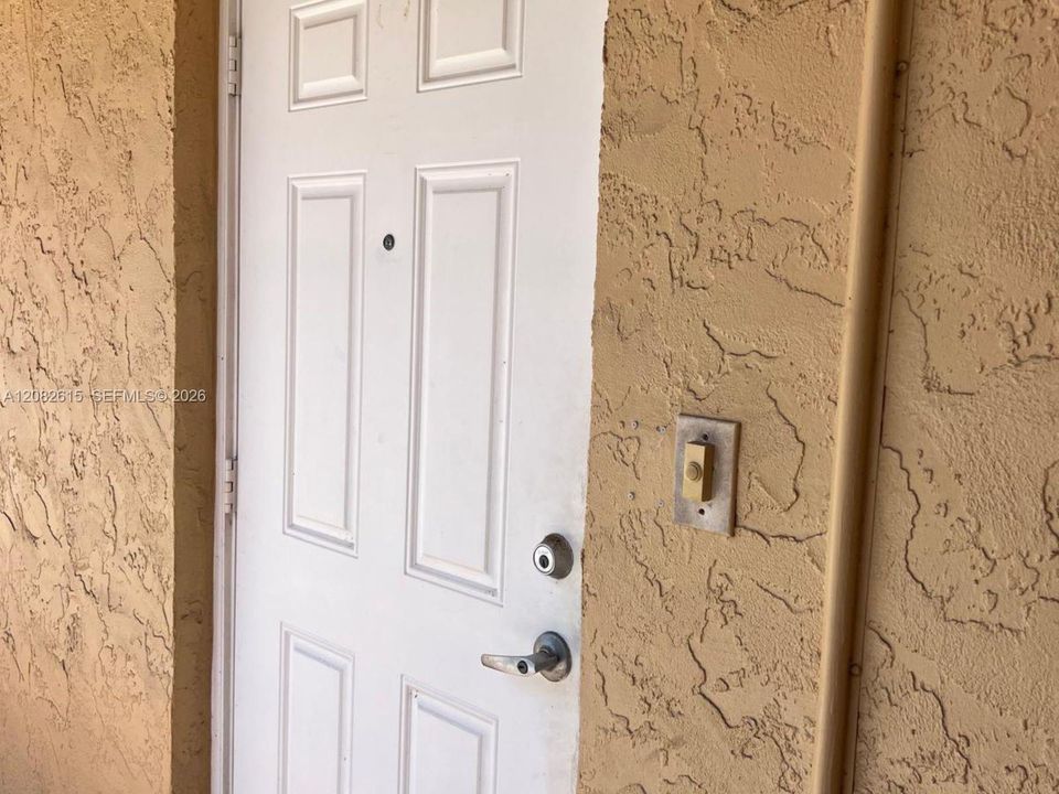 For Rent: $1,750 (1 beds, 1 baths, 689 Square Feet)