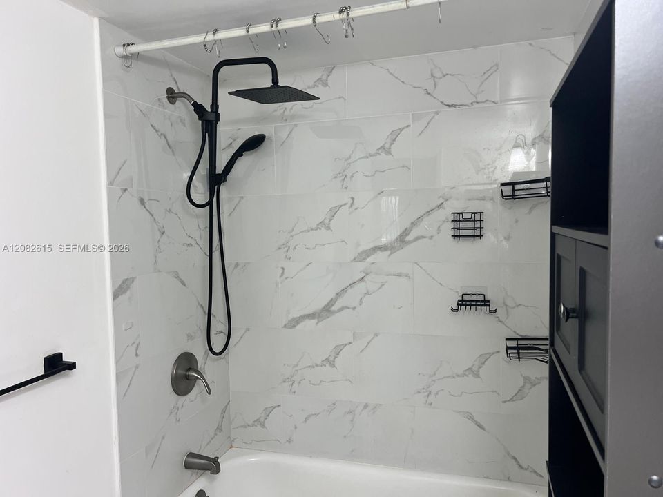 For Rent: $1,750 (1 beds, 1 baths, 689 Square Feet)
