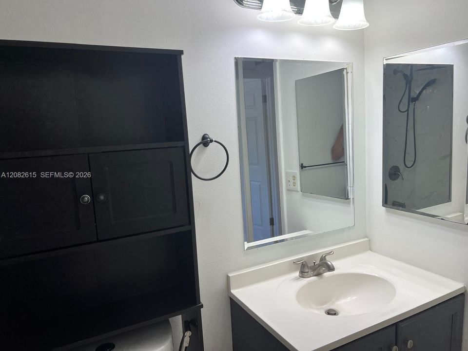 For Rent: $1,750 (1 beds, 1 baths, 689 Square Feet)