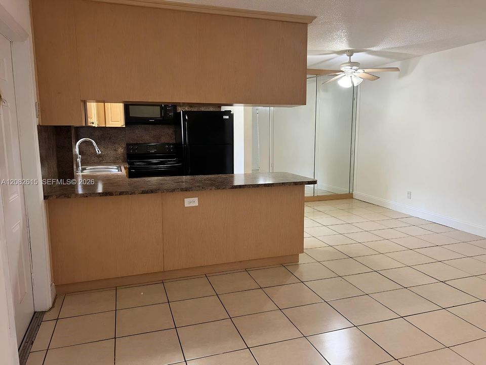 For Rent: $1,750 (1 beds, 1 baths, 689 Square Feet)