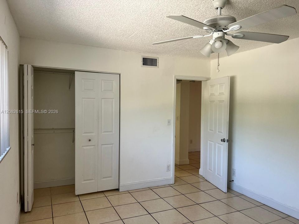 For Rent: $1,750 (1 beds, 1 baths, 689 Square Feet)