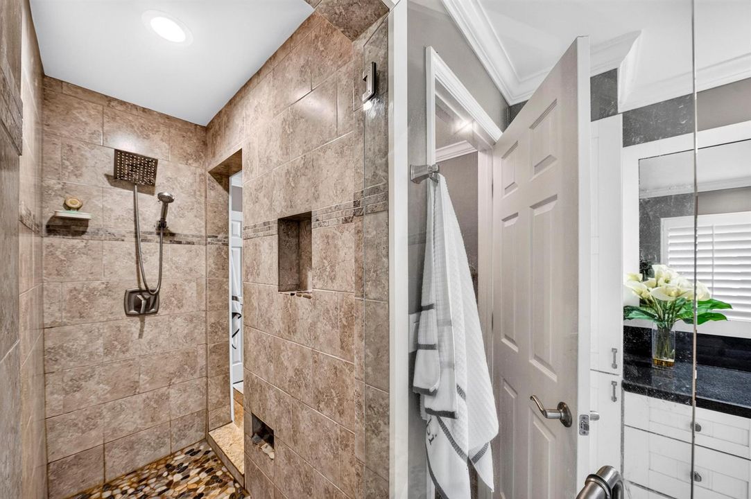 029-067-Primary Bath-4000x2662