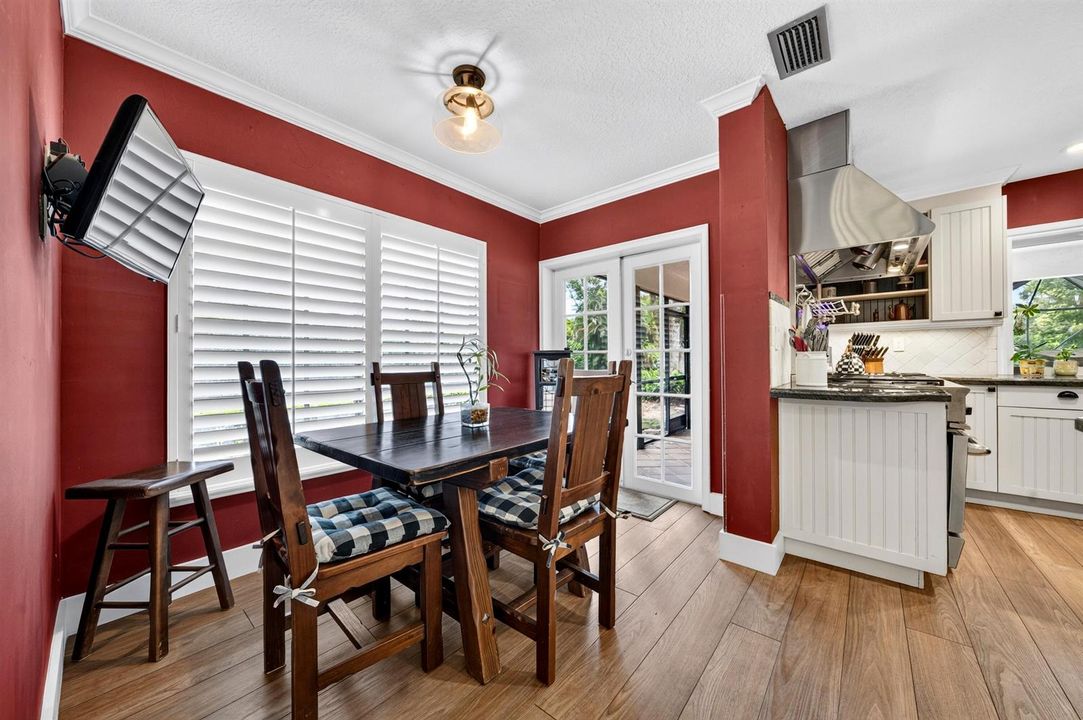 017-070-Breakfast Nook-4000x2662