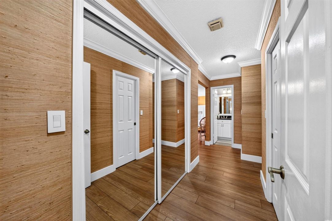 024-028-Primary Closet-4000x2664