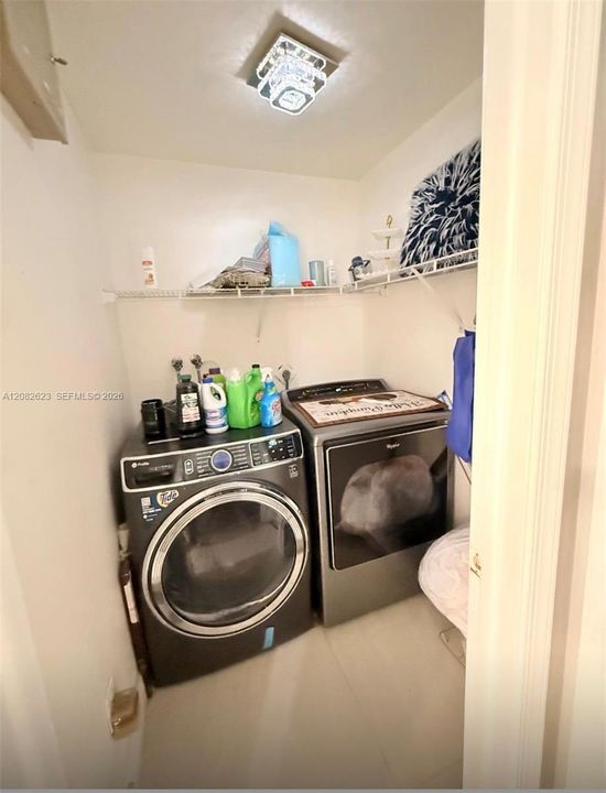 En Renta: $4,500 (4 camas, 3 baños, 2608 Pies cuadrados)