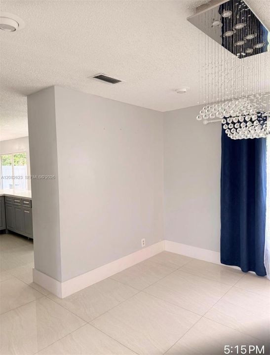 En Renta: $4,500 (4 camas, 3 baños, 2608 Pies cuadrados)