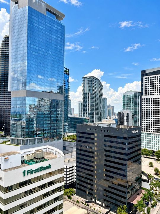 For Sale: $460,000 (1 beds, 1 baths, 639 Square Feet)