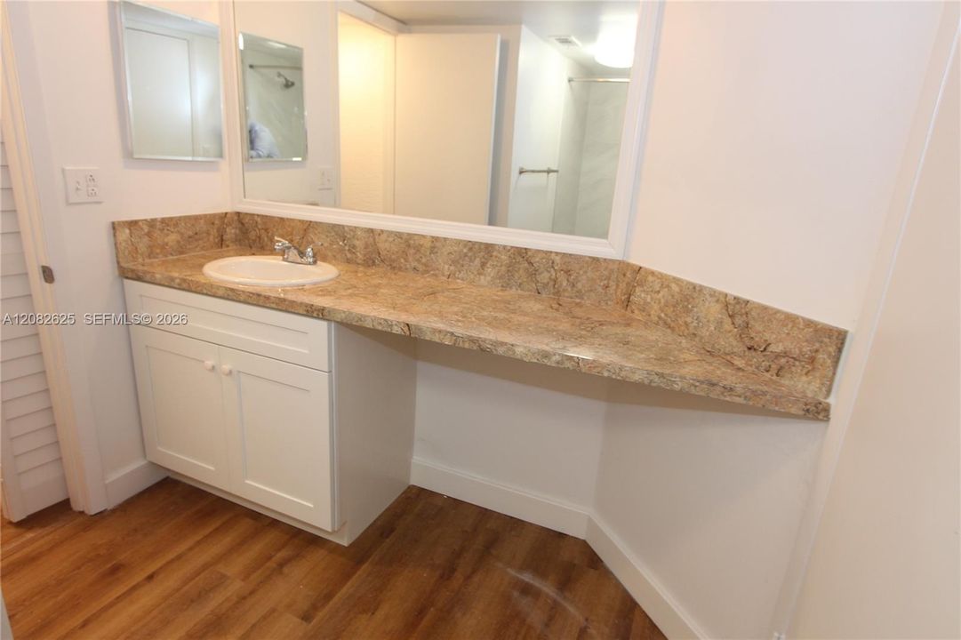 For Rent: $1,750 (1 beds, 1 baths, 804 Square Feet)