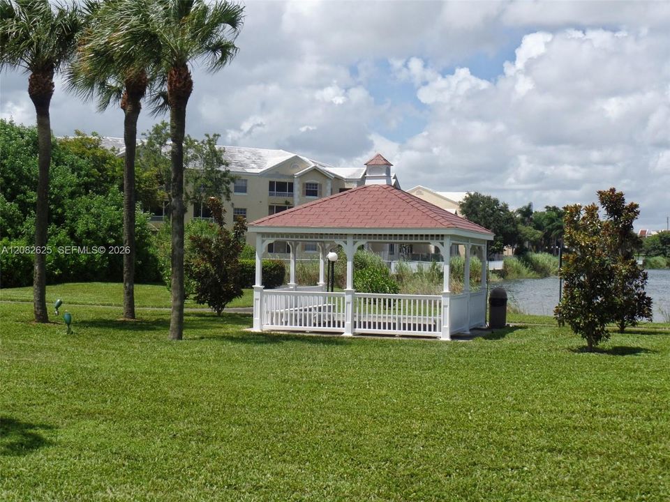 For Rent: $1,750 (1 beds, 1 baths, 804 Square Feet)
