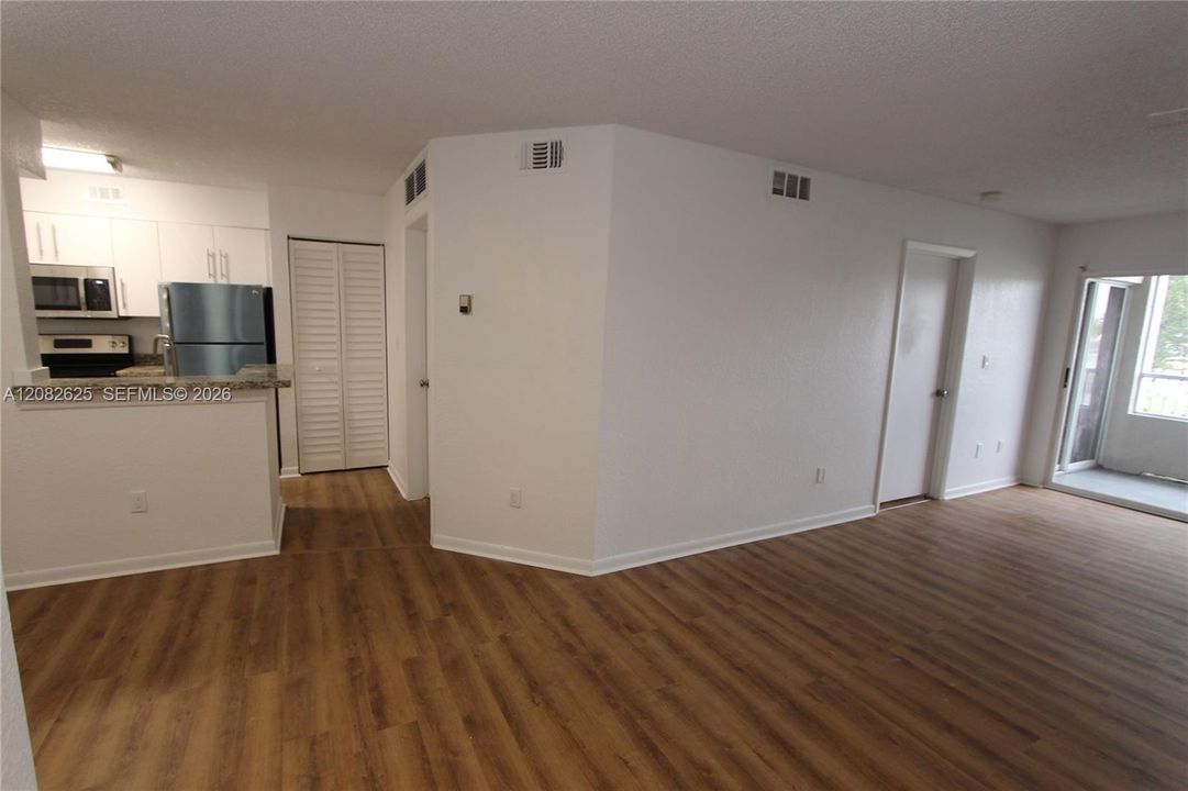 For Rent: $1,750 (1 beds, 1 baths, 804 Square Feet)