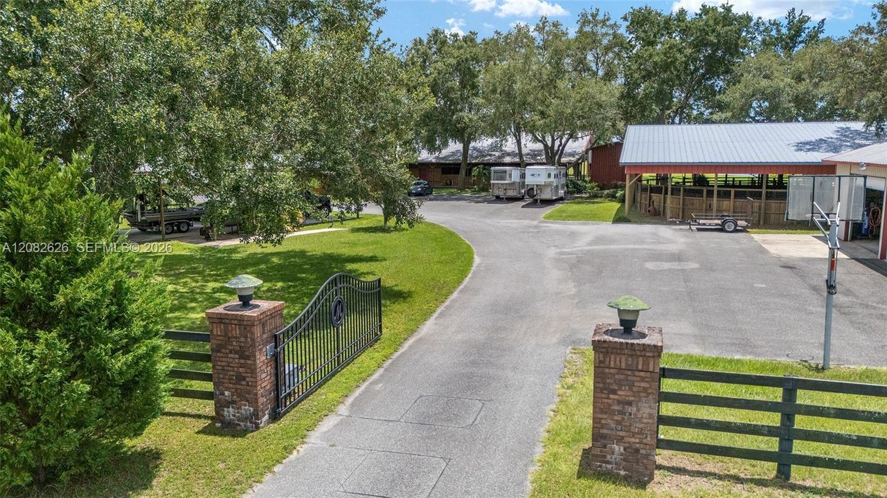 For Sale: $3,660,000 (7 beds, 4 baths, 1512 Square Feet)