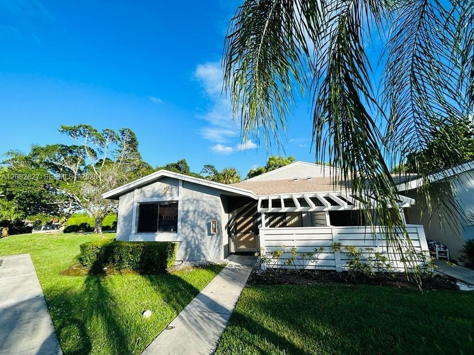 En Venta: $419,000 (3 camas, 2 baños, 1271 Pies cuadrados)