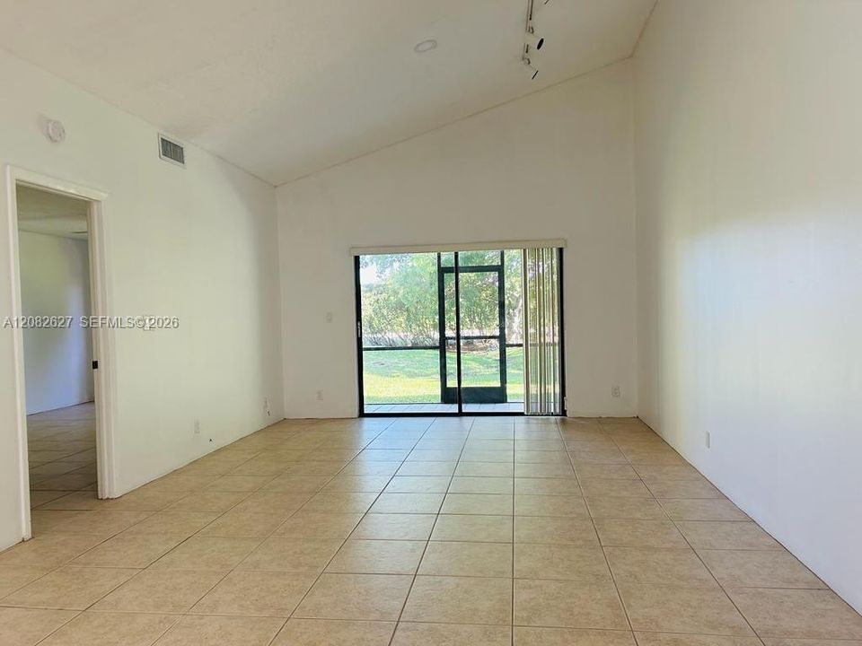 En Venta: $419,000 (3 camas, 2 baños, 1271 Pies cuadrados)