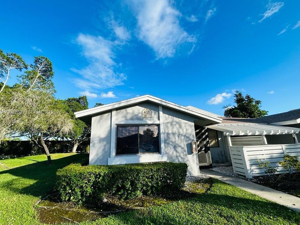 En Venta: $419,000 (3 camas, 2 baños, 1271 Pies cuadrados)