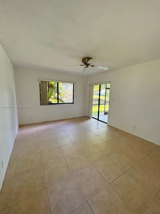 En Venta: $419,000 (3 camas, 2 baños, 1271 Pies cuadrados)