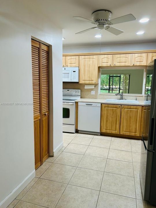 En Venta: $419,000 (3 camas, 2 baños, 1271 Pies cuadrados)