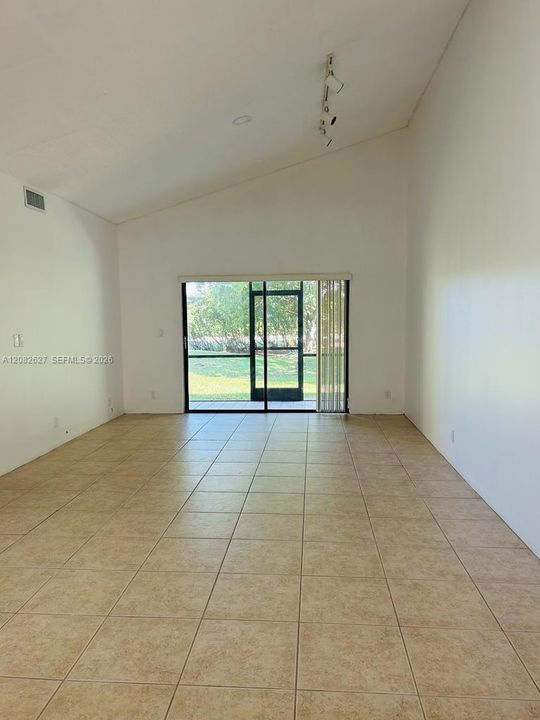 En Venta: $419,000 (3 camas, 2 baños, 1271 Pies cuadrados)