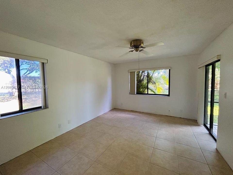 En Venta: $419,000 (3 camas, 2 baños, 1271 Pies cuadrados)
