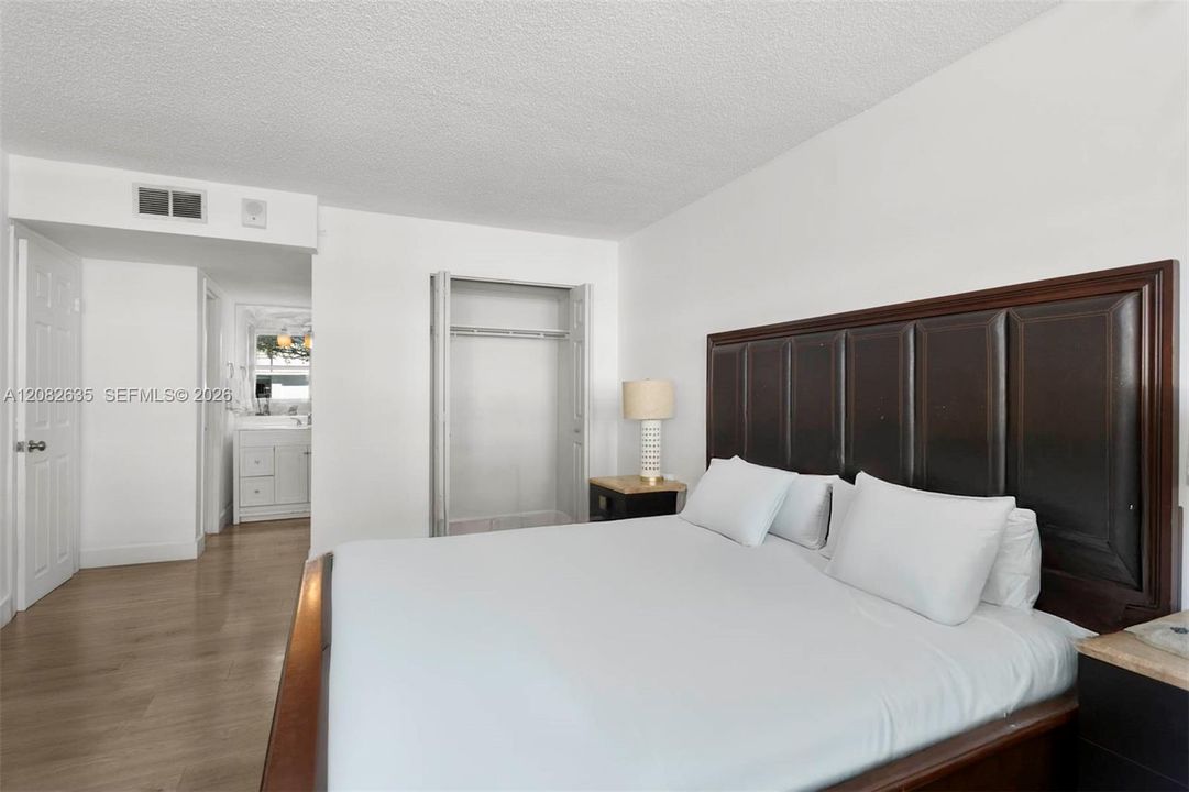 En Venta: $370,000 (2 camas, 2 baños, 1318 Pies cuadrados)