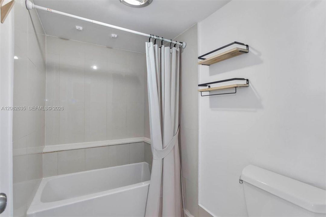 En Venta: $370,000 (2 camas, 2 baños, 1318 Pies cuadrados)