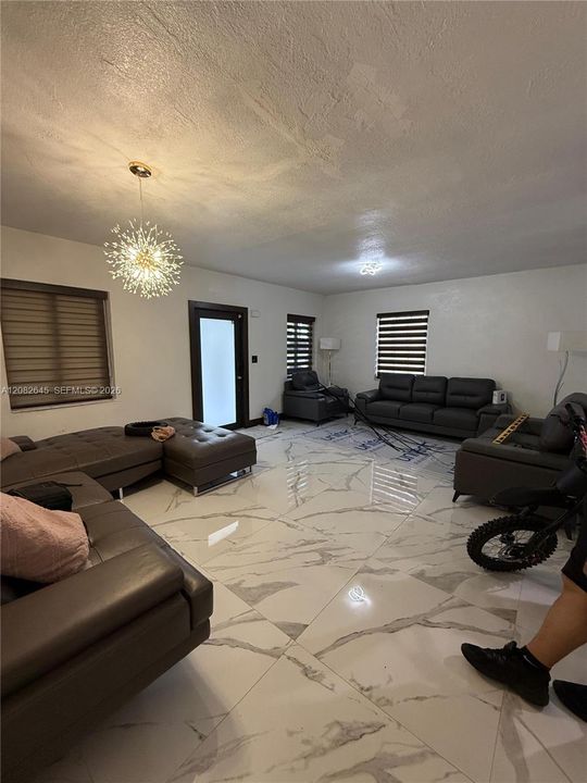 En Venta: $420,000 (3 camas, 1 baños, 864 Pies cuadrados)