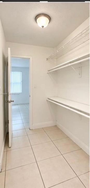 На продажу: $175,000 (1 спален, 1 ванн, 714 Квадратных фут)