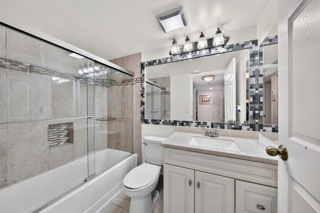 026-037-Bathroom-4000x2662