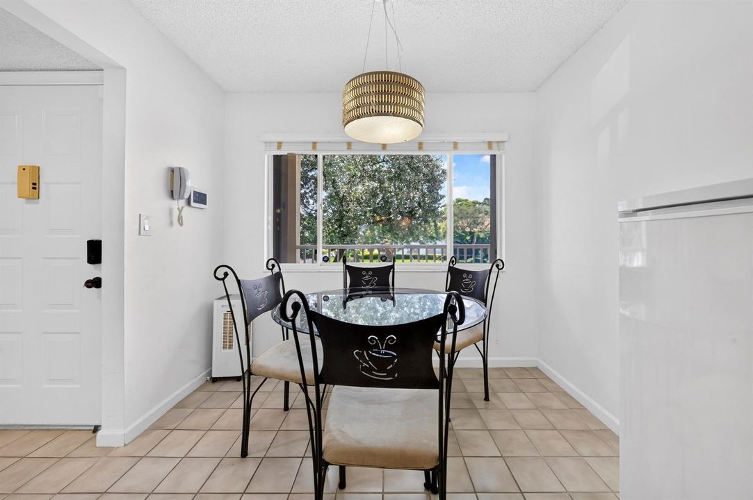005-005-Breakfast Nook-4000x2662