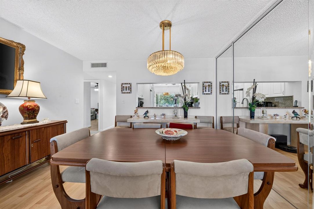 010-015-Dining RoomKitchen-4000x2660