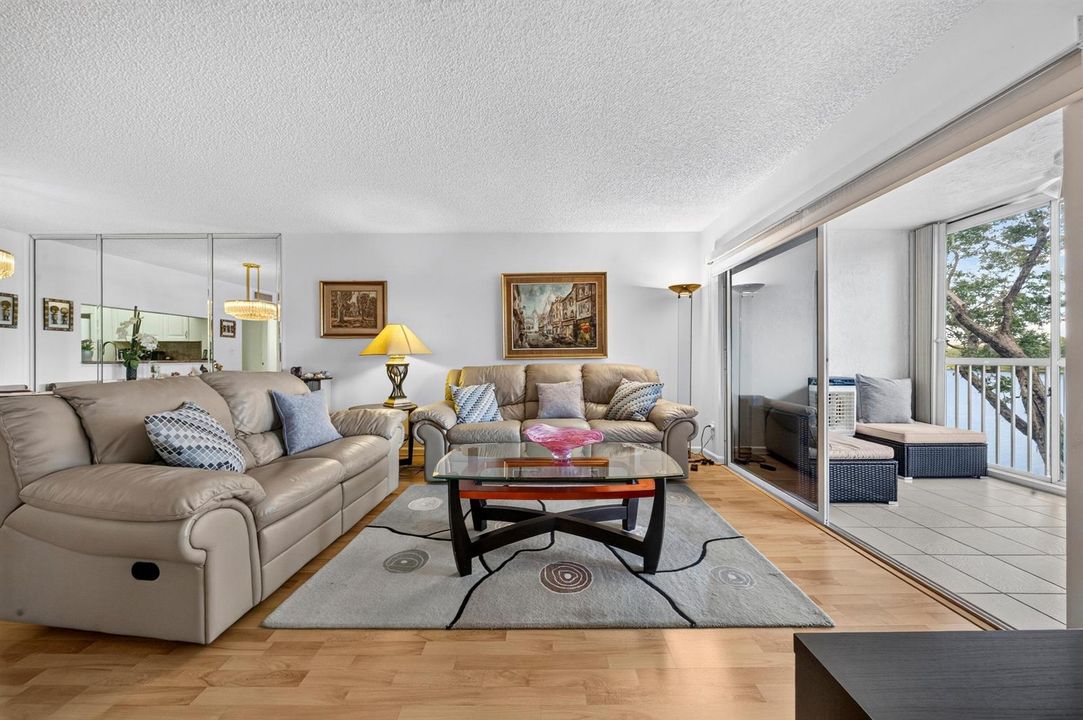 015-035-Living Room-4000x2662