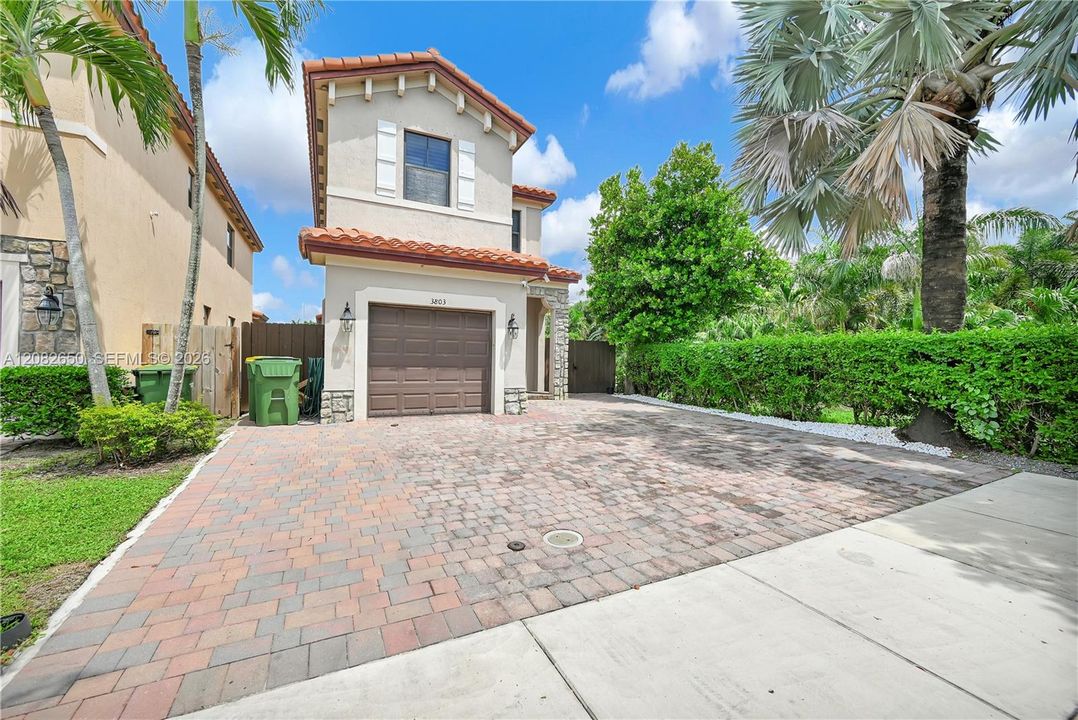 For Sale: $485,000 (4 beds, 3 baths, 1768 Square Feet)