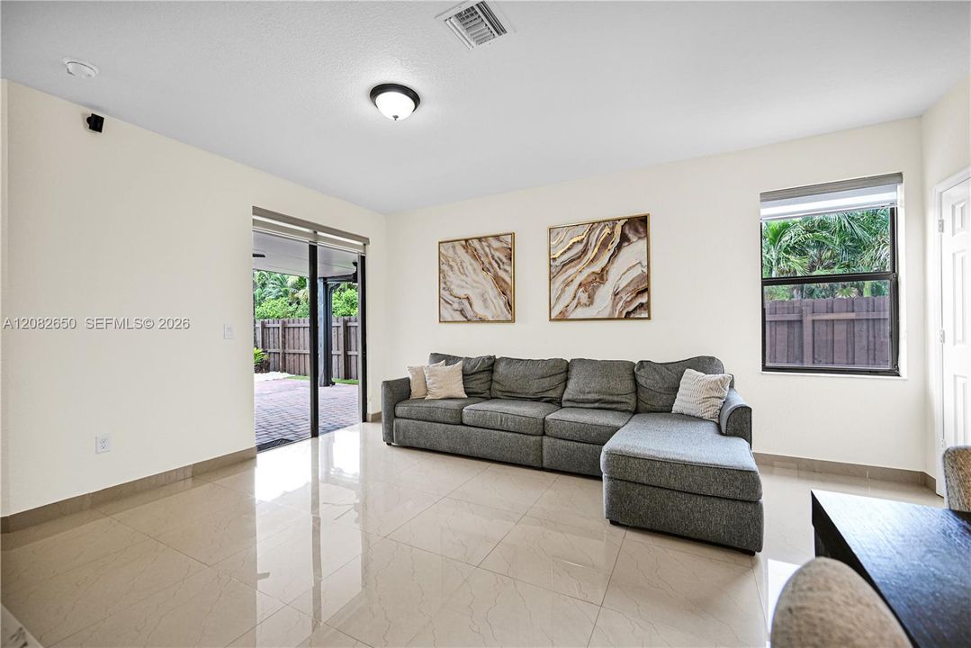 For Sale: $485,000 (4 beds, 3 baths, 1768 Square Feet)