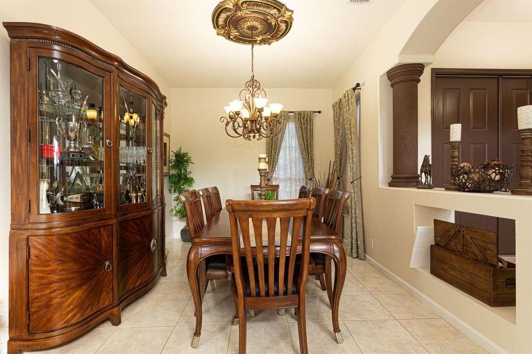 1811 formal dining