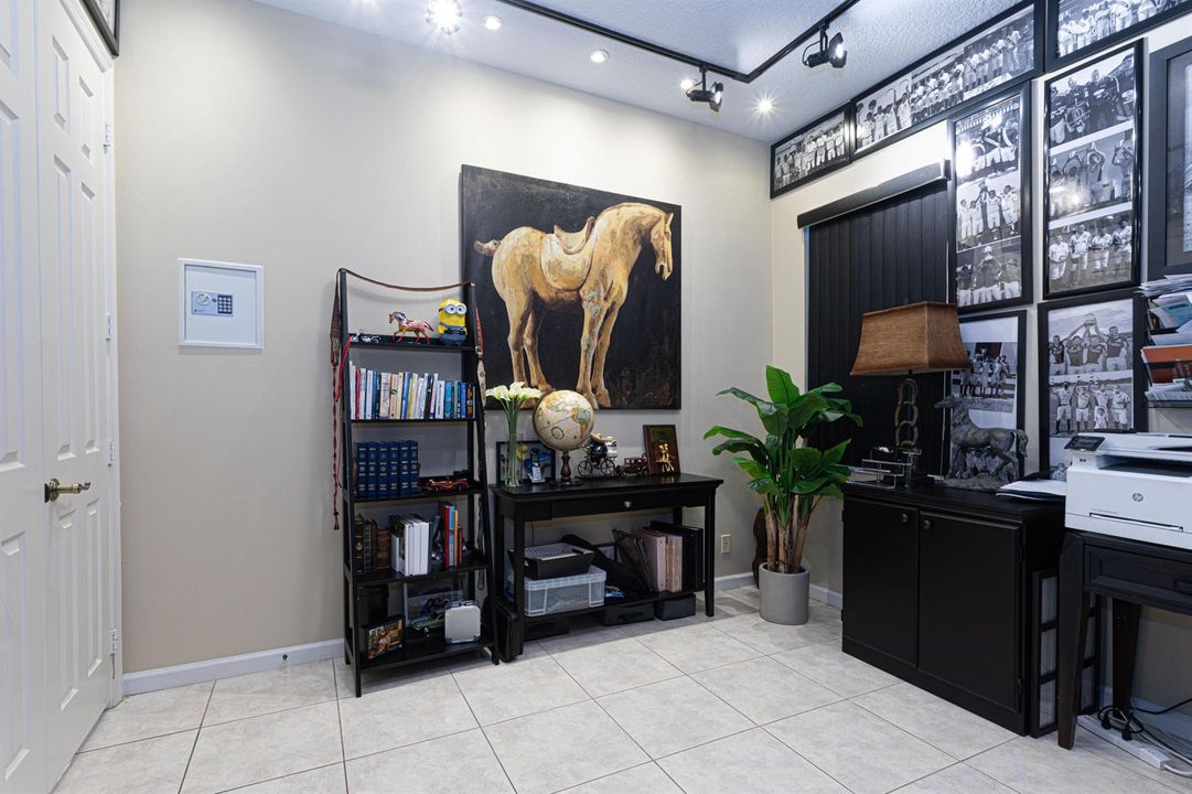 casa-19_1811 office