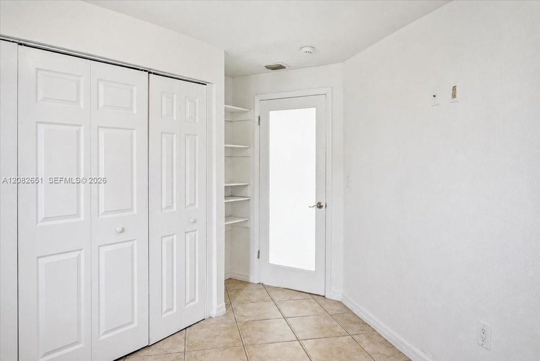 For Rent: $2,500 (2 beds, 1 baths, 814 Square Feet)